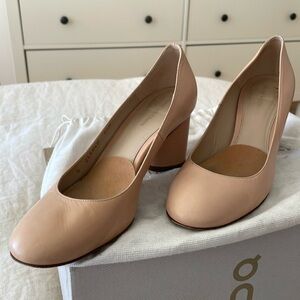 Stuart Weitzman beige pumps